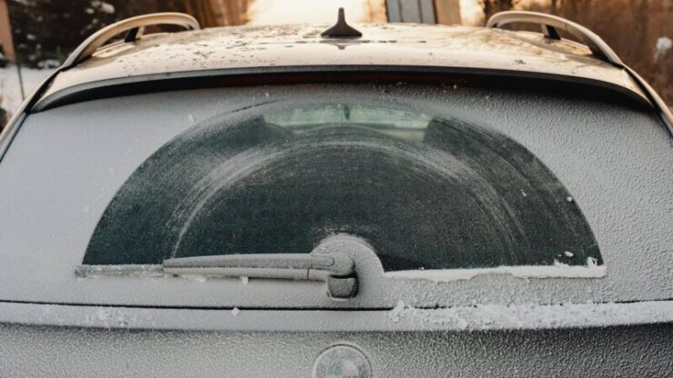 car wiper-pexels-karolina-grabowska-6610203