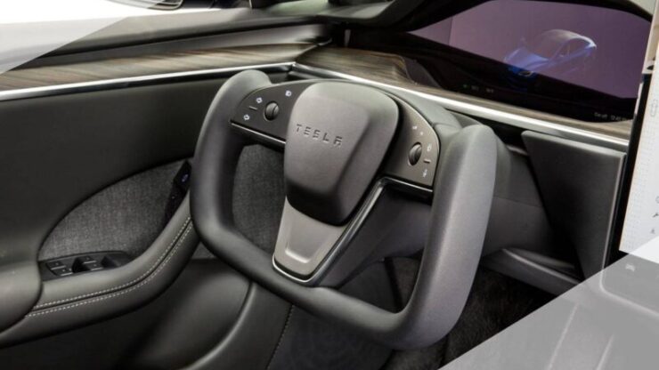 tesla yoke steering