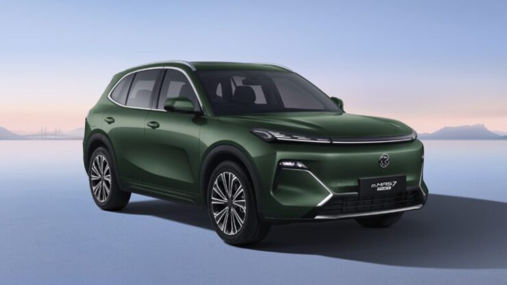 Emas7 PHEV Quarter Front Right EmeraldGreen 02